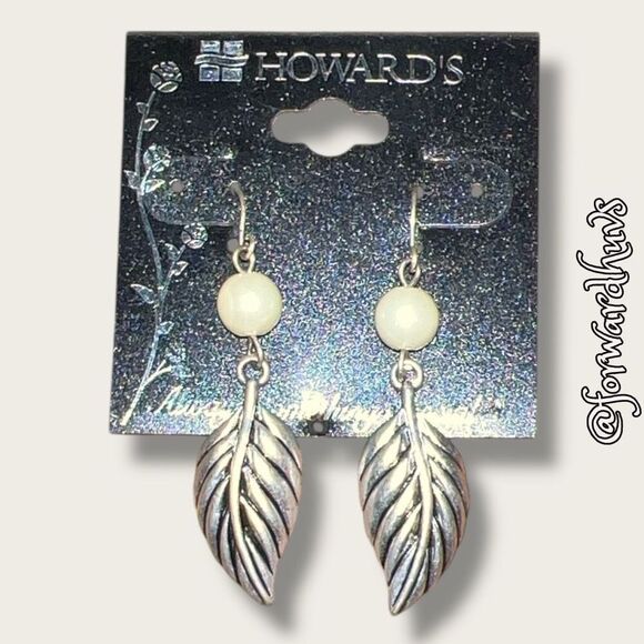 Bundle Sale 3 for $15 | Howard’s Silver Tone Leaf Dangle Earrings - Picture 1 of 7